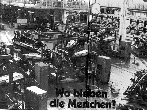 „Bei VW rollt die Rationalisierungslawine: Bis Ende 1984 werden allein in Wolfsburg 3.000 Arbeitsplätze vernichtet.“ Das Bild der menschenleeren Fabrikhalle war typisch für die Argumentation der Zeitschrift. (Metall. Zeitung der Industriegewerkschaft Metall, 23.9.1983, S. 28f.)