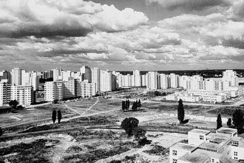Senftenberger Ring, 1971. Der Bau des Märkischen Viertels wurde 1963 begonnen und war 1974 abgeschlossen. (Landesarchiv Berlin, Siegmann, Horst, F Rep. 290, Nr. 0149018)
