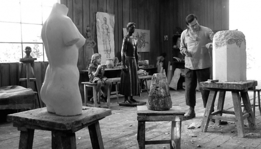 Filmstill aus »Tagebuch für meine Kinder«: Juli im Atelier ihres Vaters