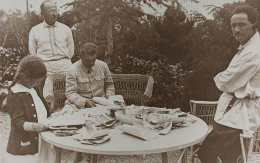 Stalins Tochter Swetlana, Berija (Parteichef Georgiens), Stalin und Lakoba (Parteichef Abchasiens), 1933 (RGASPI, Fond 558)