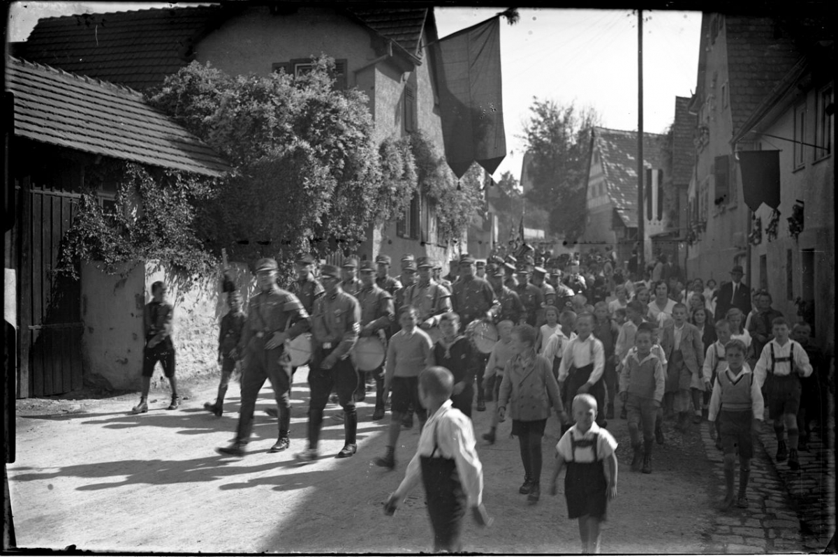 SA-Sportfest 1933 (Stadtarchiv Ditzingen, Fotografischer Nachlass Albert Gehring, Digitalisat des Glasplatten-Negativs, Bild Nr. 0195)