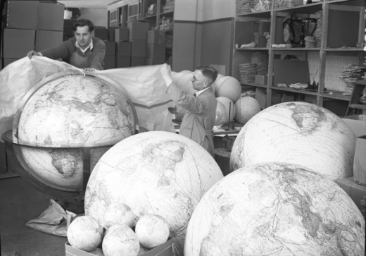 Herstellung von Welt-Verkehrs-Globen im Berliner Columbus Verlag, ca. 1934/38 (Bundesarchiv, B 145 Bild-P019280, Foto: Alfred Frankl)