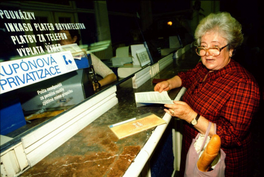 Voucher privatization at Prague’s registration spots, 1991 (© Czech News Agency/ČTK – Photo 2015/Jaroslav Hejzlar)