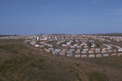 Township von Butterworth, seinerzeit einer der wenigen Industriestandorte im Homeland Transkei. Die einförmigen, winzigen Häuser ohne Strom und Wasser wurden von den Bewohnern verächtlich als »Streichholzschachteln« bezeichnet (Matchbox Houses). (Foto: Christoph Marx, 1980)