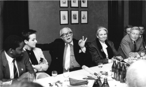 Press conference held by Richard Attenborough in East Berlin. The man on the left is Bernhard Kolewa, ANC representative in the German Democratic Republic. Cry Freedom had its premiere in the GDR in April 1989, and politicians seized the opportunity to present themselves as staunch supporters of the anti-apartheid struggle (and to criticize the Federal Republic in this regard). (Bundesarchiv/Federal Archives, Picture 183-1989-0420-031, Allgemeiner Deutscher Nachrichtendienst – Zentralbild, Photo: Gabriele Senft)
