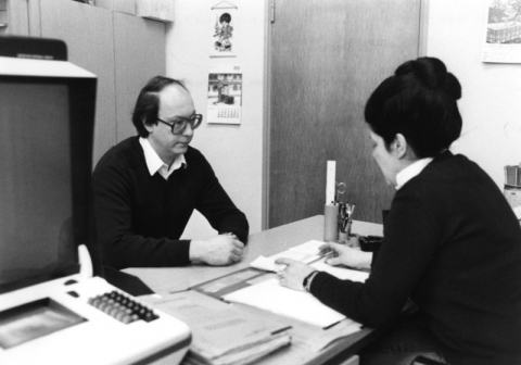 Beratung in einem West-Berliner Arbeitsamt in der Sonnenallee, 1982 (Bundesarchiv, B 145, Bild-P 109965)