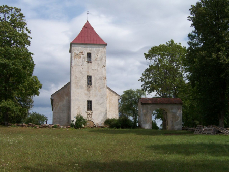»Als wir an der Außenmauer der Kirche noch einen Gedenkstein an die von hier umgebetteten deutschen Soldaten fanden, waren wir überzeugt, den Ort seiner Erstbestattung gefunden zu haben.«