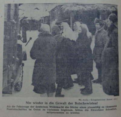 Völkischer Beobachter, Norddeutsche Ausgabe, 8.3.1943, S. 5, Begleitfoto zum Artikel »Aus dem Leben eines Sowjetbürgers« von Hannes Kremer, der eine Flucht und vorhergegangene blutige Repressionen in der Sowjetunion schilderte. Damalige Bildlegende: »Nie wieder in die Gewalt der Bolschewisten! Als die Fahrzeuge der deutschen Wehrmacht die Dörfer eines planmäßig zu räumenden Frontabschnittes im Osten zu verlassen beginnen, bitten die Einwohner flehentlich, mitgenommen zu werden.« Völkischer Beobachter, Norddeutsche Ausgabe, 8.3.1943, S. 5