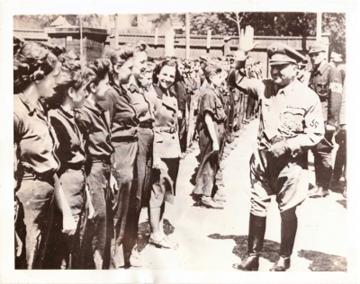 Dr. Robert Ley, der Führer der Deutschen Arbeitsfront (DAF), auf einem AP-Foto vom 4. Juli 1942(Privatbesitz des Autors) Dr. Robert Ley, der Führer der Deutschen Arbeitsfront (DAF), auf einem AP-Foto vom 4. Juli 1942