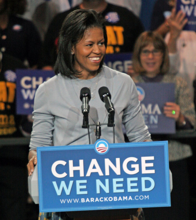 Michelle Obama bei einem Wahlkampfauftritt in Jacksonville, Florida, 22. Oktober 2008(Wikimedia Commons, Craig ONeal, Michelle Obama 2008-10-22 (1), CC BY-SA 2.0) Michelle Obama bei einem Wahlkampfauftritt in Jacksonville, Florida