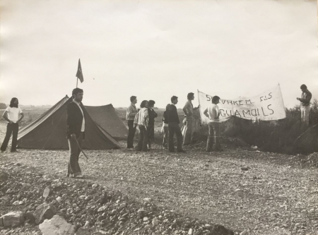 Vorbereitungen zur Besetzung der Baustelle für das Tourismus-Projekt »Port Llevant« und zur Unterbrechung der Bauarbeiten, 26. Juli 1977(Arxiu Jordi Sargatal) Vorbereitungen zur Besetzung der Baustelle für das Tourismus-Projekt »Port Llevant« und zur Unterbrechung der Bauarbeiten, 26. Juli 1977(Arxiu Jordi Sargatal)