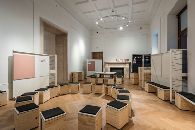 Der »Vermittlungsraum« im »Haus der Geschichte Österreich« steht für die Offenheit der Auseinandersetzung mit Geschichte. (Foto: Hertha Hurnaus, <https://www.hurnaus.com>)