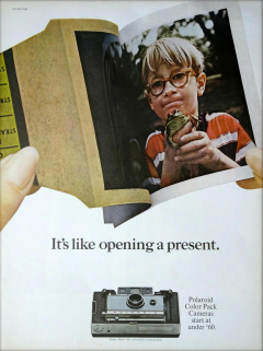 Werbeanzeige der Polaroid Corporation für die Color-Pack-Kameras und -Filme, die ab 1963 vermarktet wurden (aus: Life Magazine, 23.9.1966, S. 55)