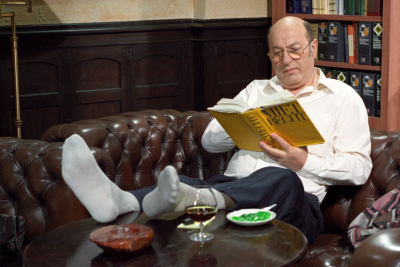 Robert Liebling alias Manfred Krug bei der Arbeit (picture-alliance/dpa/Nestor Bachmann; Foto vom Februar 1997 während der Dreharbeiten zur fünften Staffel)