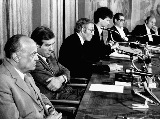 »Hitler heute«: Sebastian Haffner, Eberhard Jäckel, J.P. Stern, Guido Knopp, Albrecht Tyrell und Werner Maser auf der Aschaffenburger Tagung 1978 (nicht im Bild: Iring Fetscher, David Irving, Gert Kalow, Eberhard Kolb und Hans Jürgen Syberberg) (picture-alliance/dpa/Manfred Rehm) »Hitler heute«: Sebastian Haffner, Eberhard Jäckel, J.P. Stern, Guido Knopp, Albrecht Tyrell und Werner Maser auf der Aschaffenburger Tagung 1978 (nicht im Bild: Iring Fetscher, David Irving, Gert Kalow, Eberhard Kolb und Hans Jürgen Syberberg) (picture-alliance/dpa/Manfred Rehm)
