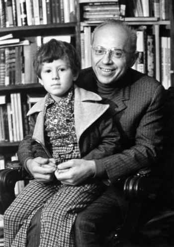 Stanisław Lem mit seinem Sohn Tomasz, 1973 (© Tomasz Lem)