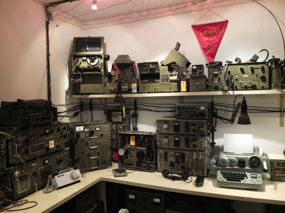 Restaurierte Funktechnik im Prager Museum des Kalten Krieges im Bunker unter dem Hotel Jalta (Foto: Sabine Stach) Restaurierte Funktechnik im Prager Museum des Kalten Krieges im Bunker unter dem Hotel Jalta (Foto: Sabine Stach)