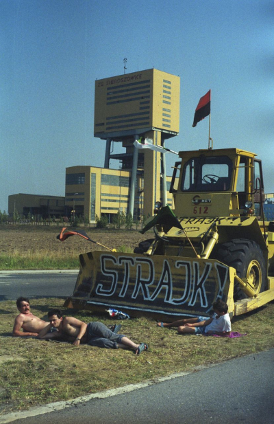 Miners during a general strike at the Sieroszowice Copper Mine owned by the KGHM Polska Miedz SA copper combine in Sieroszowice, Poland, 10 August 1992 (picture-alliance/PAP/Adam Hawalej) Miners during a general strike at the Sieroszowice Copper Mine owned by the KGHM Polska Miedz SA copper combine in Sieroszowice, Poland, 10 August 1992 (picture-alliance/PAP/Adam Hawalej)