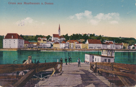 Abb. 3: »Gruss aus Mauthausen a. Donau«, Postkarte, gelaufen, 27. Juli 1919 (gedruckt vor 1918), kolorierter Lichtdruck (Verlag Max Rizy, o.O.)