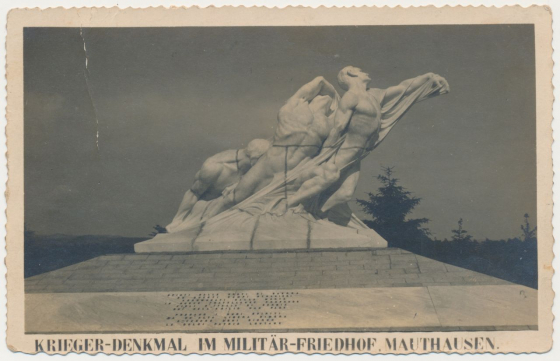 Abb. 11: »Krieger-Denkmal im Militär-Friedhof Mauthausen«, Postkarte, ungelaufen, 1950er-/1960er-Jahre, Echte Photographie (ohne Verlagsangabe)
