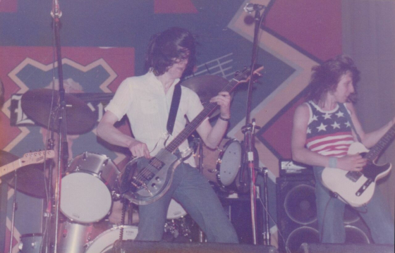 Zentrum der NWOBHM im englischen Nordosten: Raven im »Newcastle Mayfair« (1978) (Sammlung John Gallagher, Sänger und Bassist der Band, mit freundlicher Erlaubnis)