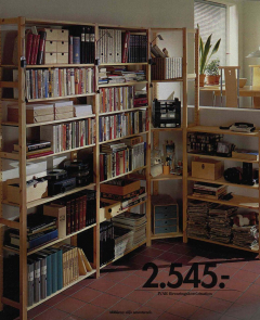 IKEA-Katalog Schweden 1992, S. 80 (© Inter IKEA Systems B.V., URL: https://ikeamuseum.com/en/digital/ikea-catalogues-through-the-ages/1990s-ikea-catalogues/1992-ikea-catalogue/) IKEA-Katalog Schweden 1992, S. 80 (© Inter IKEA Systems B.V., URL: https://ikeamuseum.com/en/digital/ikea-catalogues-through-the-ages/1990s-ikea-catalogues/1992-ikea-catalogue/)