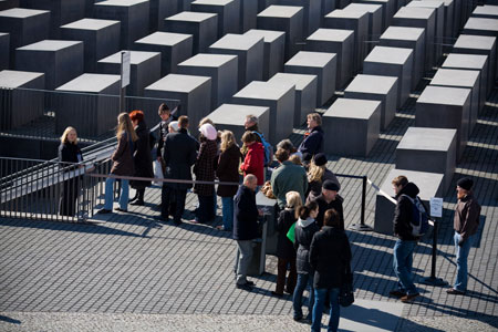 Eingang zum Ort der Information
(Foto: Priske)