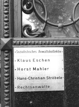 Kanzleischild des „Sozialistischen Anwaltskollektivs“, 1970 (Foto: Archiv der sozialen Demokratie der Friedrich-Ebert-Stiftung, Zeitgeschichtliche Sammlung, Signatur 6/FOTB022239)
