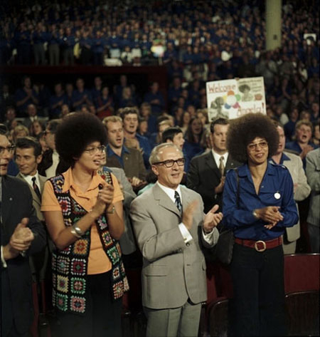 FDJ-„Freundschaftsmeeting“ mit Angela Davis (rechts im Bild), 11. September 1972