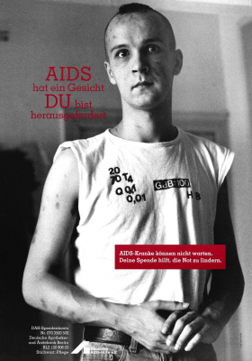 Abb. 11: »AIDS hat ein Gesicht / DU bist herausgefordert«. Deutsche AIDS-Hilfe e.V., Bundesrepublik Deutschland, 68,0 x 48,0 cm, 1992 (Foto: Ines de Nil; Deutsches Plakat Museum im Museum Folkwang, Essen) Abb. 11: »AIDS hat ein Gesicht / DU bist herausgefordert«. Deutsche AIDS-Hilfe e.V., Bundesrepublik Deutschland, 68,0 x 48,0 cm, 1992 (Foto: Ines de Nil; Deutsches Plakat Museum im Museum Folkwang, Essen)
