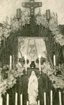 The altar honouring the Rodalben ‘Blood Miracle’, 1952.
(Bistumsarchiv Speyer, BO NA 23/10, 2/51, Bonaventur Meyer, Bericht über Rodalben)